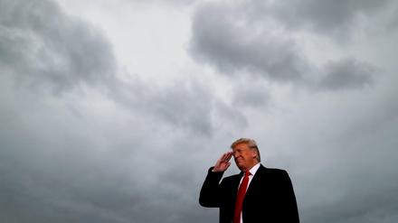 Und wenn ihm der Himmel auf den Kopf fiele? In Deutschland sehnt man sich nach den Demokraten. 