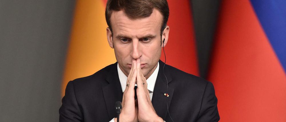 Trés triste? Macron beim Syrien-Gipfel in Istanbul.