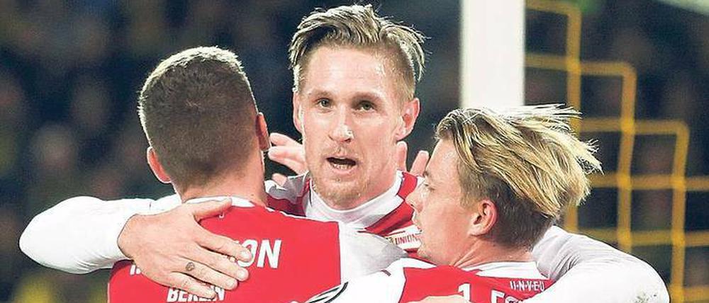 Nur Mut. Unions Sebastian Polter (M.) traf in Dortmund doppelt und will mit seinen Kollegen in Regensburg ähnlich beherzt auftreten.