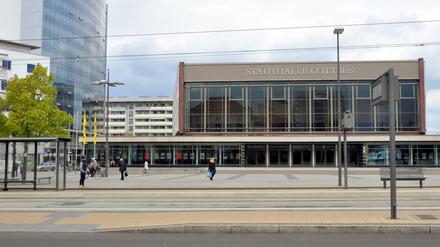 Vor eineinhalb Jahren wurde vor der Stadthalle Cottbus eine Frau von einem Pkw erfasst, drei Tage später starb sie.