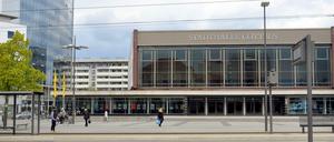 Vor eineinhalb Jahren wurde vor der Stadthalle Cottbus eine Frau von einem Pkw erfasst, drei Tage später starb sie.