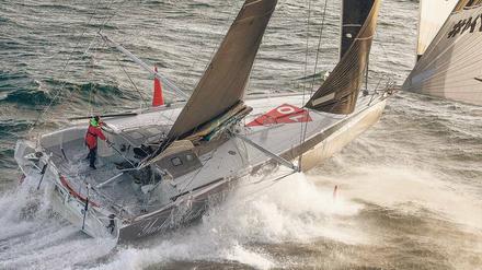 Allein auf hoher See. Skipper Boris Herrmann macht sich mit seinem Hightech-Racer „Malizia“ auf den Weg über den Atlantik.