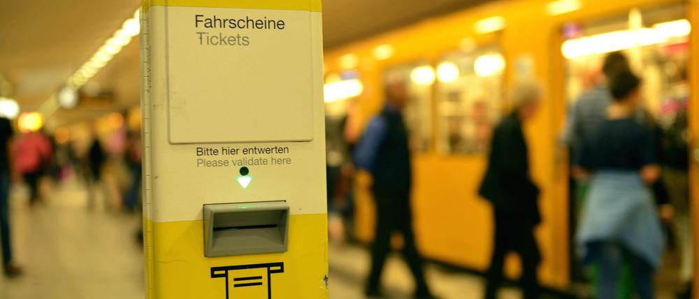 Wer häufig ohne Ticket erwischt wird, soll weiter Strafe zahlen, aber nicht mehr in Haft kommen. 