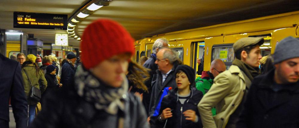 Dicht an Dicht. Die Ferien sind nur ein Grund für die derzeit sehr vollen U-Bahnen.