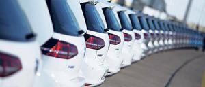 Gar nicht chaotisch: Vor vier Jahren parkte VW viele Elektroautos auf dem Tempelhofer Feld. 2019 startet der Konzern mit zunächst 1500 e-Golf und e-up sein Elektro-Carsharing in Berlin, ab 2020 kommen Modelle der neuen ID-Familie hinzu. Foto: imago/Florian Schuh
