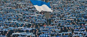 Versammeltes Schweigen. Der Protest gegen Hertha BSC wird wohl weitergehen.