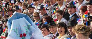 Zukünftig haben sie auch ein Parlament: Sorben in original sorbischer Festagstracht beim sorbisch-wendischen Fastnacht.
