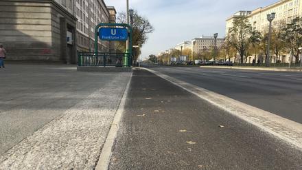Der neue Radweg am U-Bahnhof Frankfurter Tor