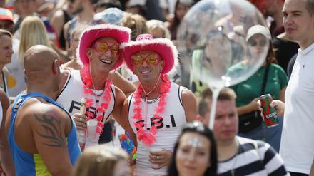 So friedlich wie beim Christopher-Street-Day geht es nicht immer zu. Schwule und Lesben sind auch in Berlin Attacken ausgesetzt. 