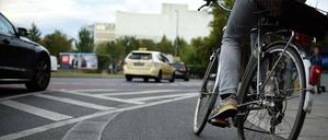 Ein Radfahrer am Berliner Moritzplatz