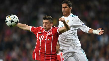 Offenbar gibt es konkrete Pläne, nach denen der FC Bayern bald öfter gegen Real Madrid spielt (im Bild Robert Lewandowski und Raphael Varane).