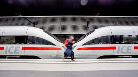 Aus zwei mach eins. Immer wieder gibt es in Berlin Ausfälle beim ICE, hier ein Archivbild.