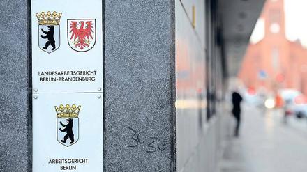Abfindung einfordern. Nach einer Kündigung scheuen manche den Gang vor das Arbeitsgericht – oft aus Sorge um die Anwaltskosten. Das wollen Start-ups ändern. 