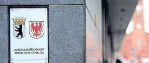 Abfindung einfordern. Nach einer Kündigung scheuen manche den Gang vor das Arbeitsgericht – oft aus Sorge um die Anwaltskosten. Das wollen Start-ups ändern. 