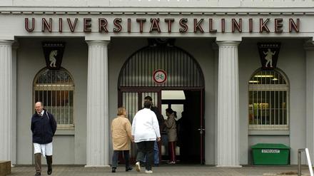 Der Haupteingang der Universitätsklinik Mainz. (Archivbild)