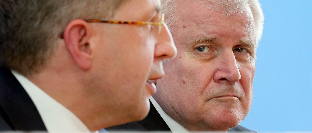 Als alles noch in Ordnung schien, jedenfalls zwischen diesen beiden: Hans-Georg Maaßen und sein Chef, Innenminister Horst Seehofer