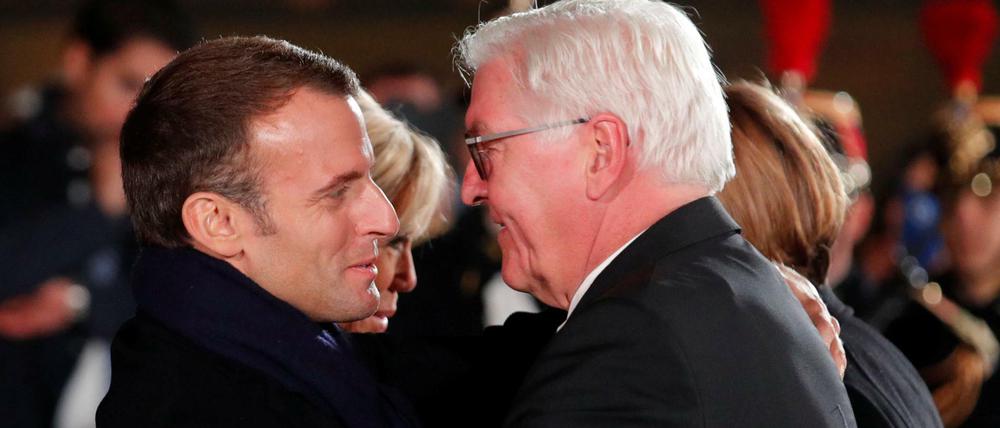 Emmanuel Macron begrüßt Frank-Walter Steinmeier in Straßburg