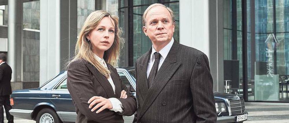 Der Mordanschlag: Petra Schmidt-Schaller als Sandra Wellmann und Ulrich Tukur als Hans-Georg Dahlmann. 