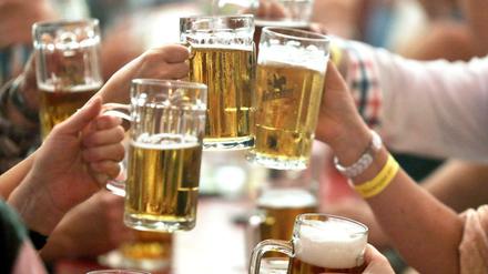 Prosit! Der Trinkspruch stammt aus dem Lateinischen und bedeutet: Es möge nützen!