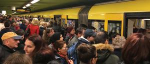 Am Bahnhof Lichtenberg kamen die Fahrgäste gar nicht in die U5.