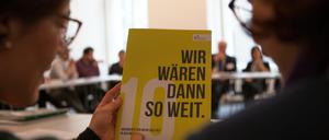 Mit flotten Sprüchen Aha-Erlebnisse schaffen. Gespräche mit Redaktionen und den „alten“ Medienmachern sehen die Neuen Deutschen Medienmacher als Teil der Aufgabe.