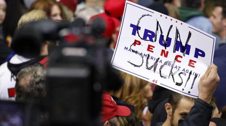 Konsens bei Trump-Anhängern: CNN ist nicht beliebt – auch nicht bei dieser Wahlkampfveranstaltung in Indiana.