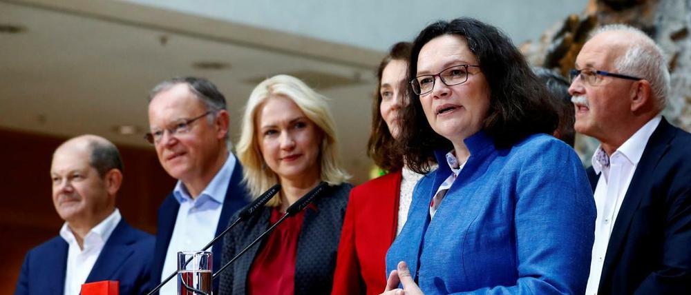 Andrea Nahles mit der SPD-Riege.