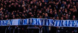 Beim Spiel gegen Leipzig protestierten Herthas Fans gegen den eigenen Verein.