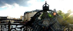 Die Weidendammer Brücke mit dem Berliner Ensemble im Hintergrund ist einer der Ausrufungsorte beim European Balcony Project. Hier wird Corinna Kirchhoff das u.a. von Robert Menasse verfasste Manifest verlesen.