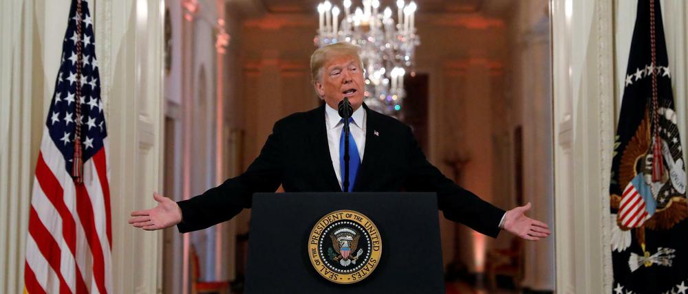US-Präsident Donald Trump äußert sich vor der Presse im Weißen Haus.