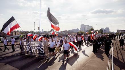 Bereits im August zogen Neonazis zum Todestag von Rudolf Heß durch Berlin. 