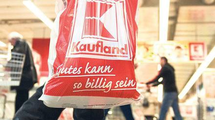 Die großen Ketten im Lebensmitteleinzelhandel – Rewe, Edeka, Aldi und die Schwarz- Gruppe (Lidl, Kaufland) – setzen Konzernen wie Unilever zu.