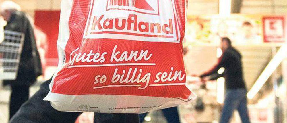 Die großen Ketten im Lebensmitteleinzelhandel – Rewe, Edeka, Aldi und die Schwarz- Gruppe (Lidl, Kaufland) – setzen Konzernen wie Unilever zu.