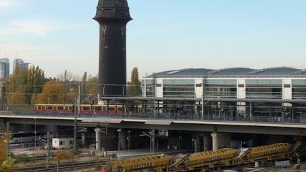 Berlin-Ostkreuz. Der Bahnverkehr ist seit Tagen wegen der Bauarbeiten rund um den Verkehrsknotenpunkt erheblich eingeschränkt. 