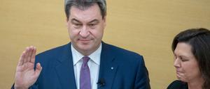 Markus Söder (l), neu gewählter Ministerpräsident von Bayern neben Ilse Aigner (CSU), Landtagspräsidentin.