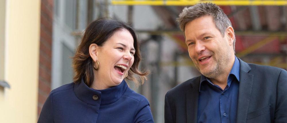 Die Grünen-Vorsitzenden Annalena Baerbock und Robert Habeck wollen nicht über Neuwahlen spekulieren