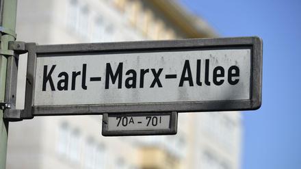 Vier Wohnblöcke in der Karl-Marx-Allee in Friedrichshain wurden an die Deutsche Wohnen verkauft.