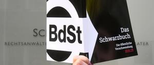 Das aktuelle Schwarzbuch "Die öffentliche Verschwendung" vom Bund der Steuerzahler in Niedersachsen und Bremen.