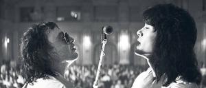 Stimmen einer Generation. Die Rockstars Mike Naumenko (Roma Zver, links) und Victor Zoi (Teo Yoo) waren in den 80ern Idole der russischen Jugend. 