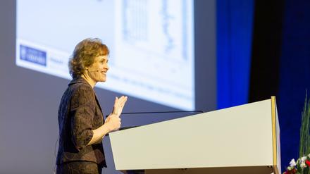 Zu Ehren ihrer Majestät: Susan Jebb während der von ihr gehaltenen Queen's Lecture an der TU Berlin.