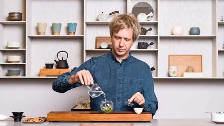 Jens DeGruyter von Paper and Tea weiß, wie man den Tee fachgerecht aufbrüht. 