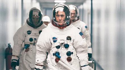 Großer Schritt für die Menschheit. Neil Armstrong (Ryan Gosling) und die Apollo-Crew in „Aufbruch zum Mond“. 