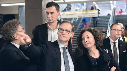 Vorwärts! Müller und Pop informieren sich über Ausbaupläne der U7.