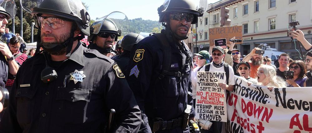 Proteste gegen den Milo Yiannopoulos' Auftritt in Berkeley im September 2017.