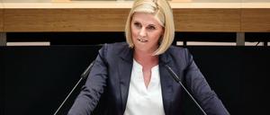 Von der Vergangenheit eingeholt. Jessica Bießmann stolpert über alte Fotos mit Hitler-Wein.