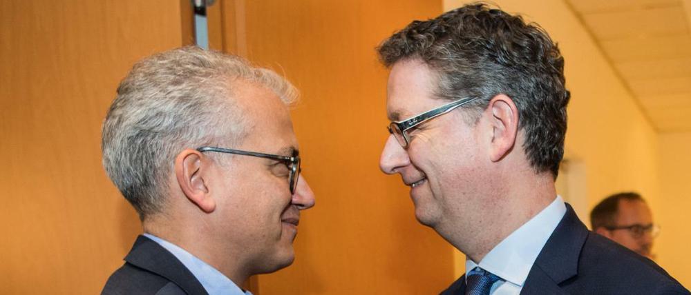 Tarek Al-Wazir (l, Grüne) und Thorsten Schäfer-Gümbel, hessischer SPD-Chef, hoffen noch auf eine Koalition