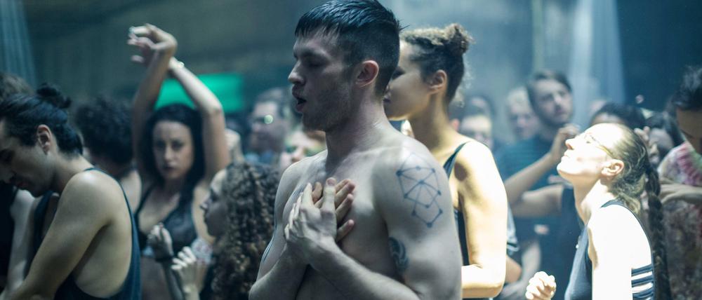 Wärme, Dunkelheit, Rhythmus – das ist Techno, das bin ich, sagt Club-Promoter Beat (Jannis Niewöhner).
