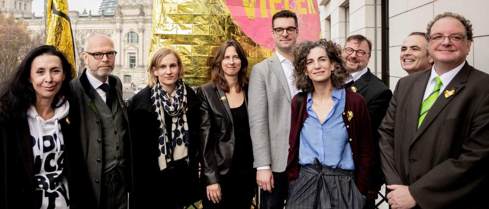 Pressekonferenz zur "Berliner Erklärung der Vielen", mit u.a. Shermin Langhoff (l.) und Kathrin Röggla (4.v.l.) 