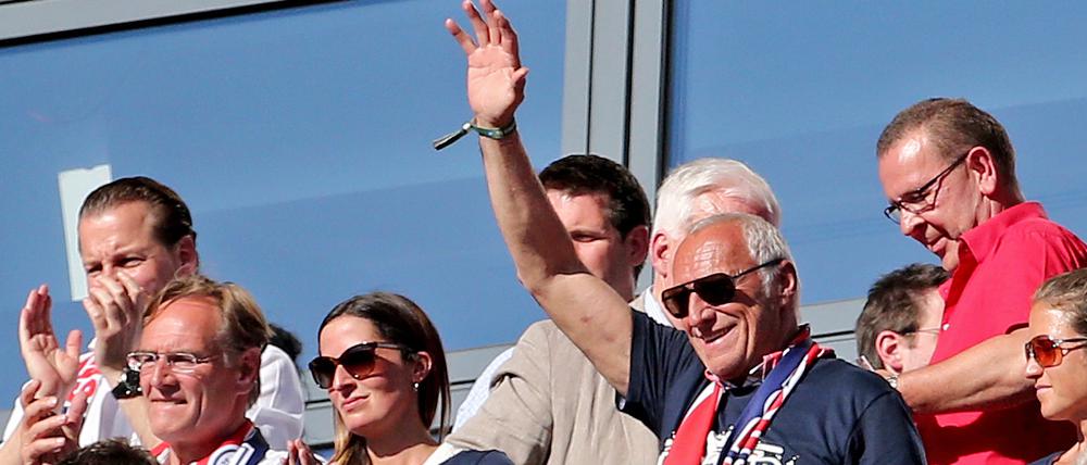 Zu welchen Team hält er dann am 29. November. Red-Bull-Gründer Dietrich Mateschitz (r., mit Sonnenbrille).