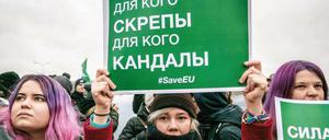 Eine Demonstration gegen die Schließung der European University in St. Petersburg.